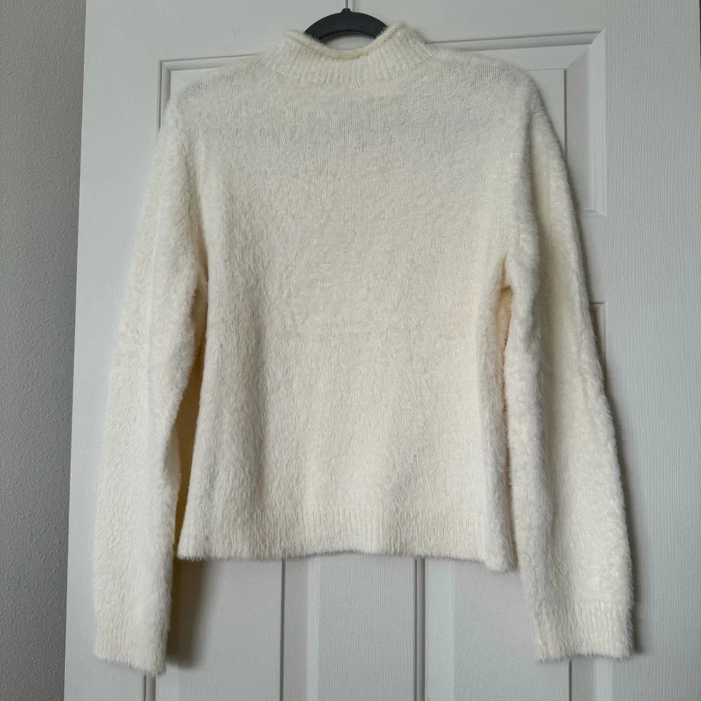Universal Thread Ivory Fuzzy Sweater Mock Neck Women's Large EUC - Picture 3 of 6